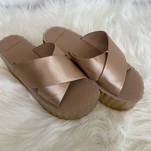 New Tory Burch Rose Gold Scalloped Platform Sandals